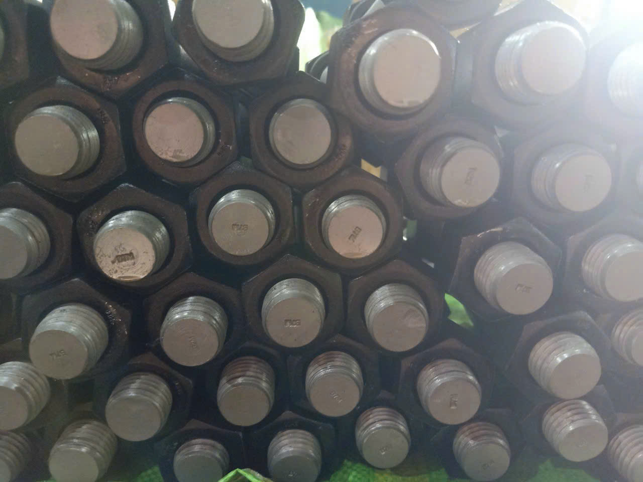 Ứng dụng Stub Bolt ASTM A193 B7M trong công nghiệp